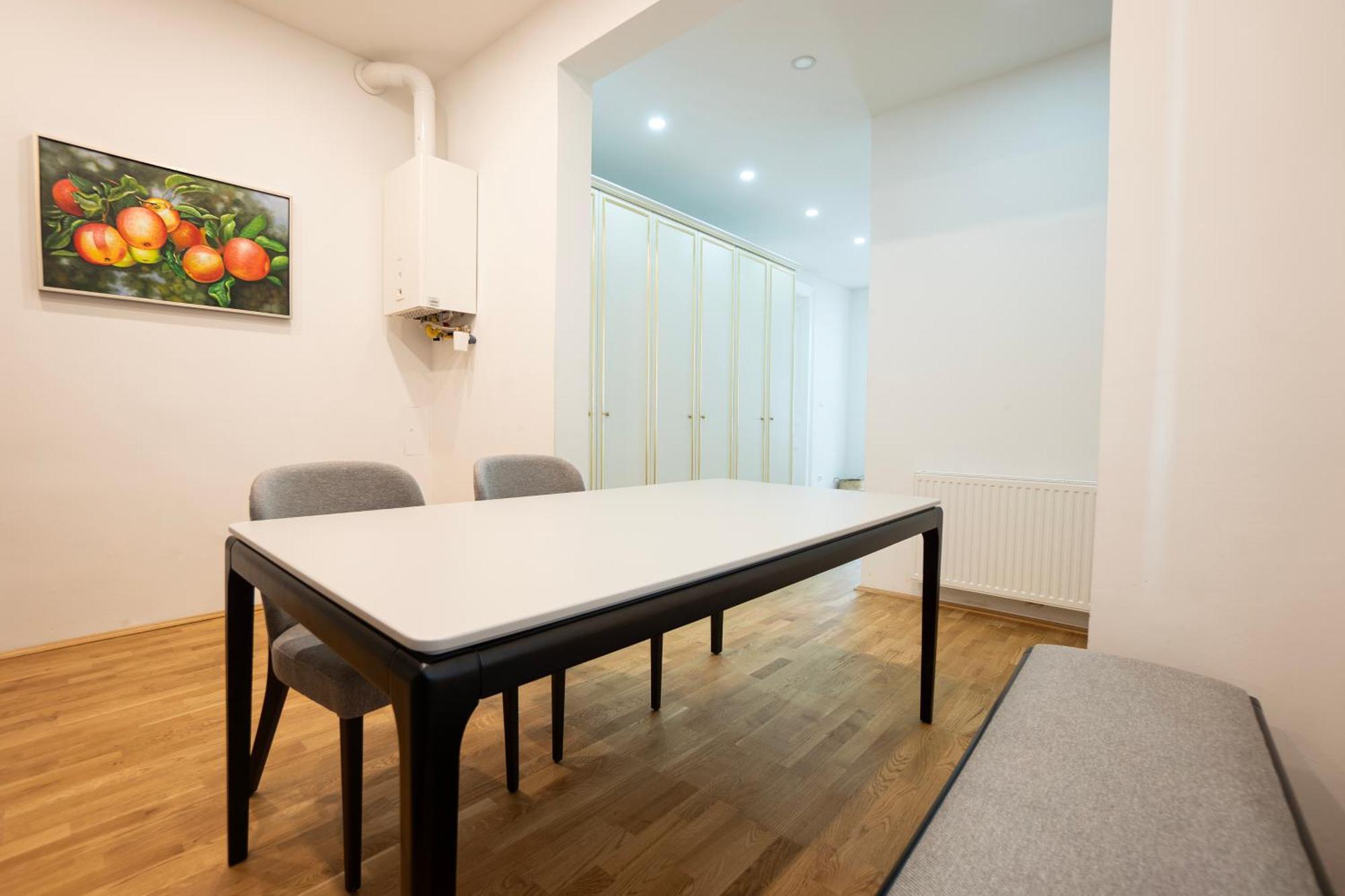 Charming 2-Room Apartment With Balcony, 15 Min To Center Wien Ngoại thất bức ảnh