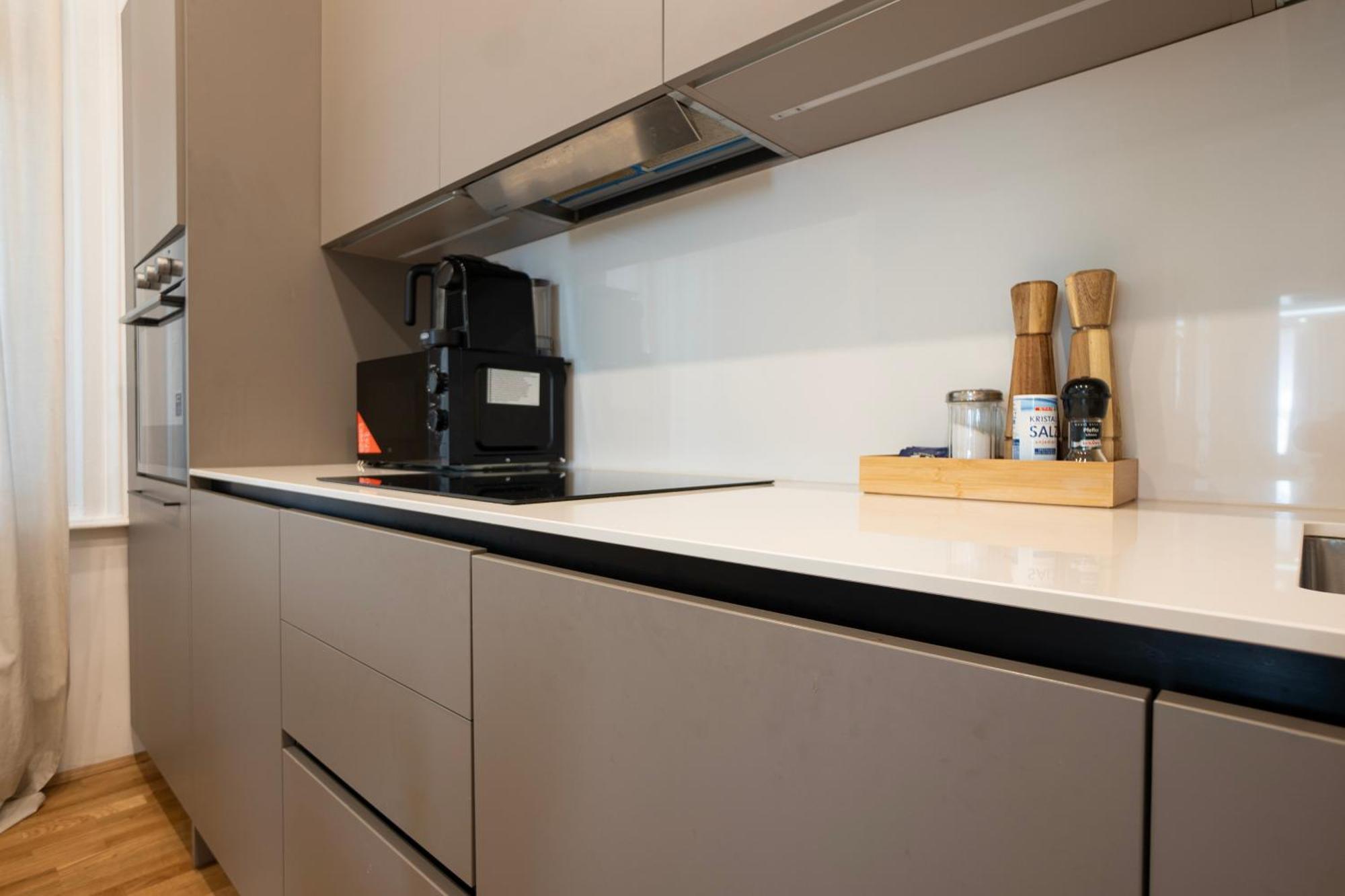 Charming 2-Room Apartment With Balcony, 15 Min To Center Wien Ngoại thất bức ảnh