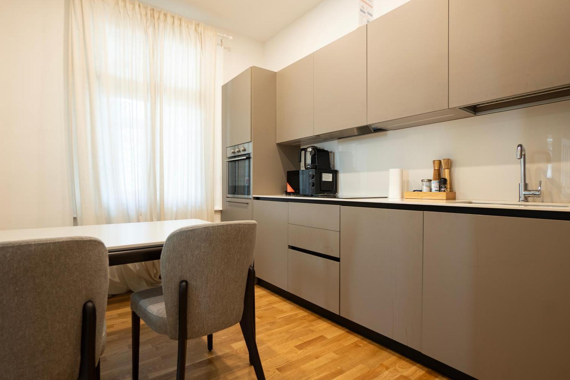 Charming 2-Room Apartment With Balcony, 15 Min To Center Wien Ngoại thất bức ảnh
