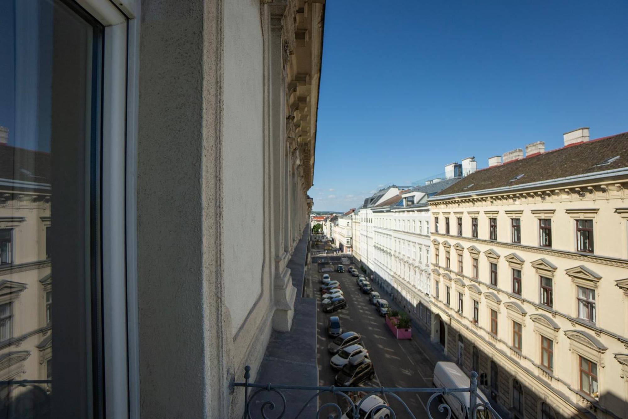 Charming 2-Room Apartment With Balcony, 15 Min To Center Wien Ngoại thất bức ảnh