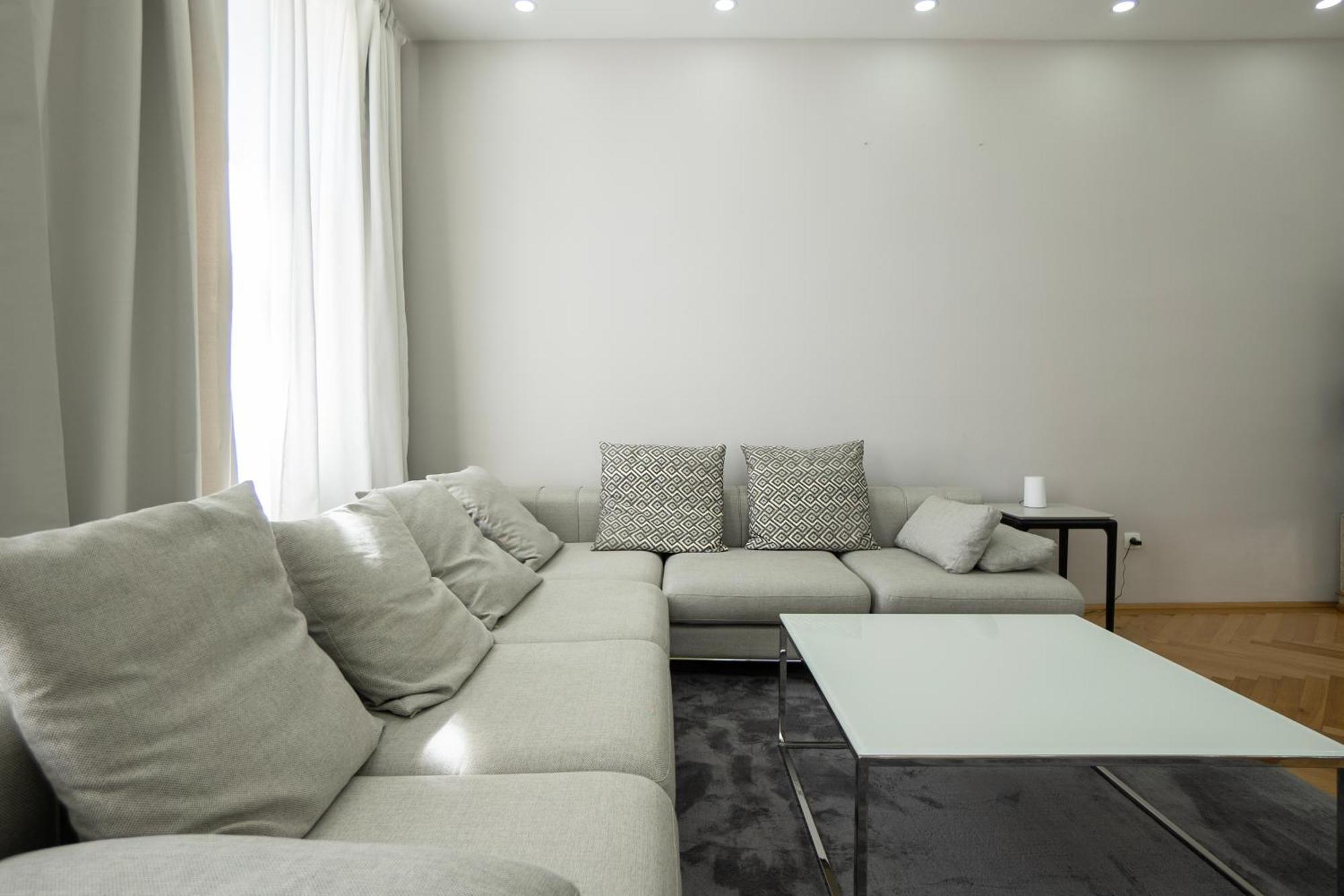 Charming 2-Room Apartment With Balcony, 15 Min To Center Wien Ngoại thất bức ảnh