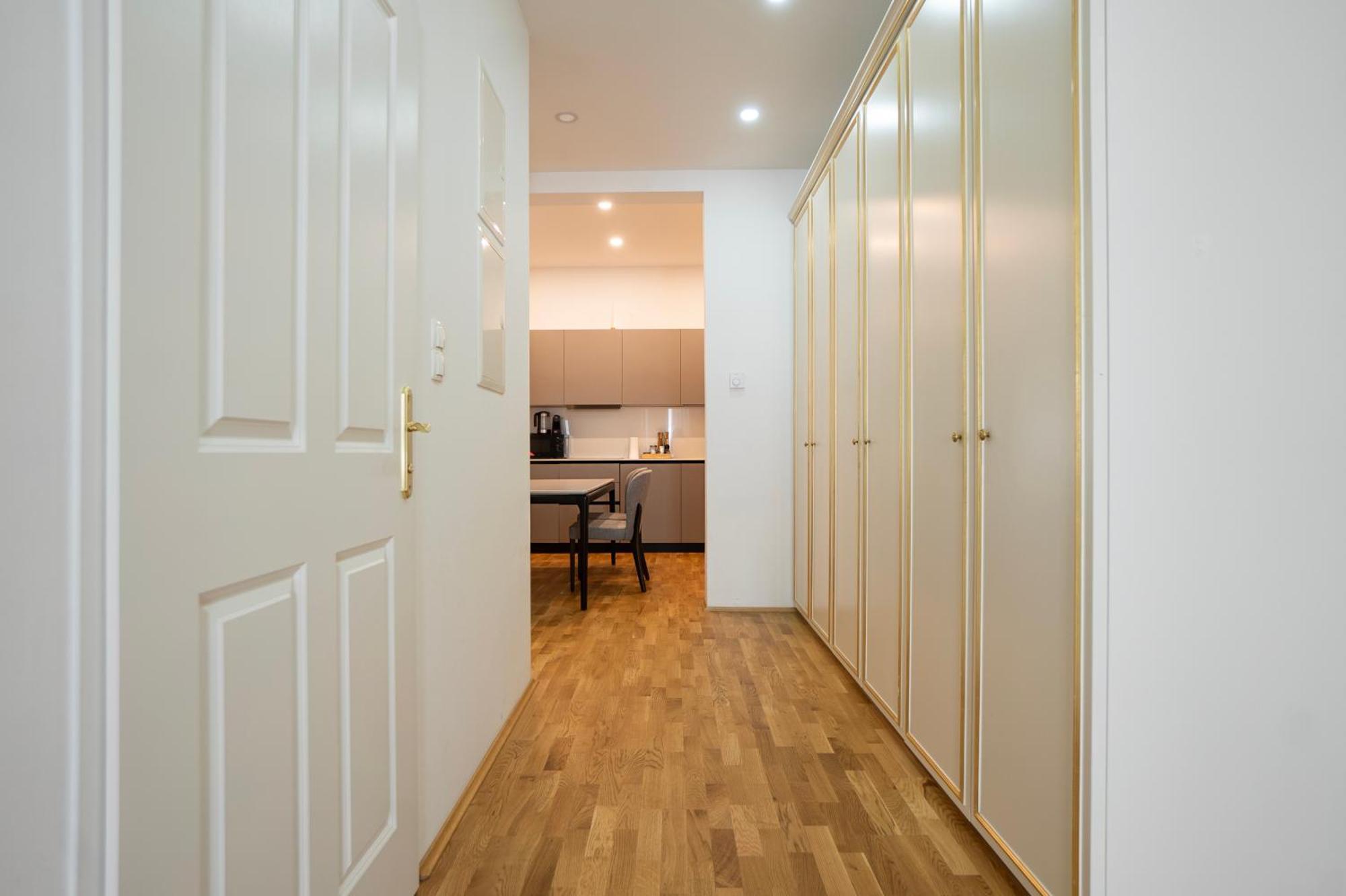 Charming 2-Room Apartment With Balcony, 15 Min To Center Wien Ngoại thất bức ảnh