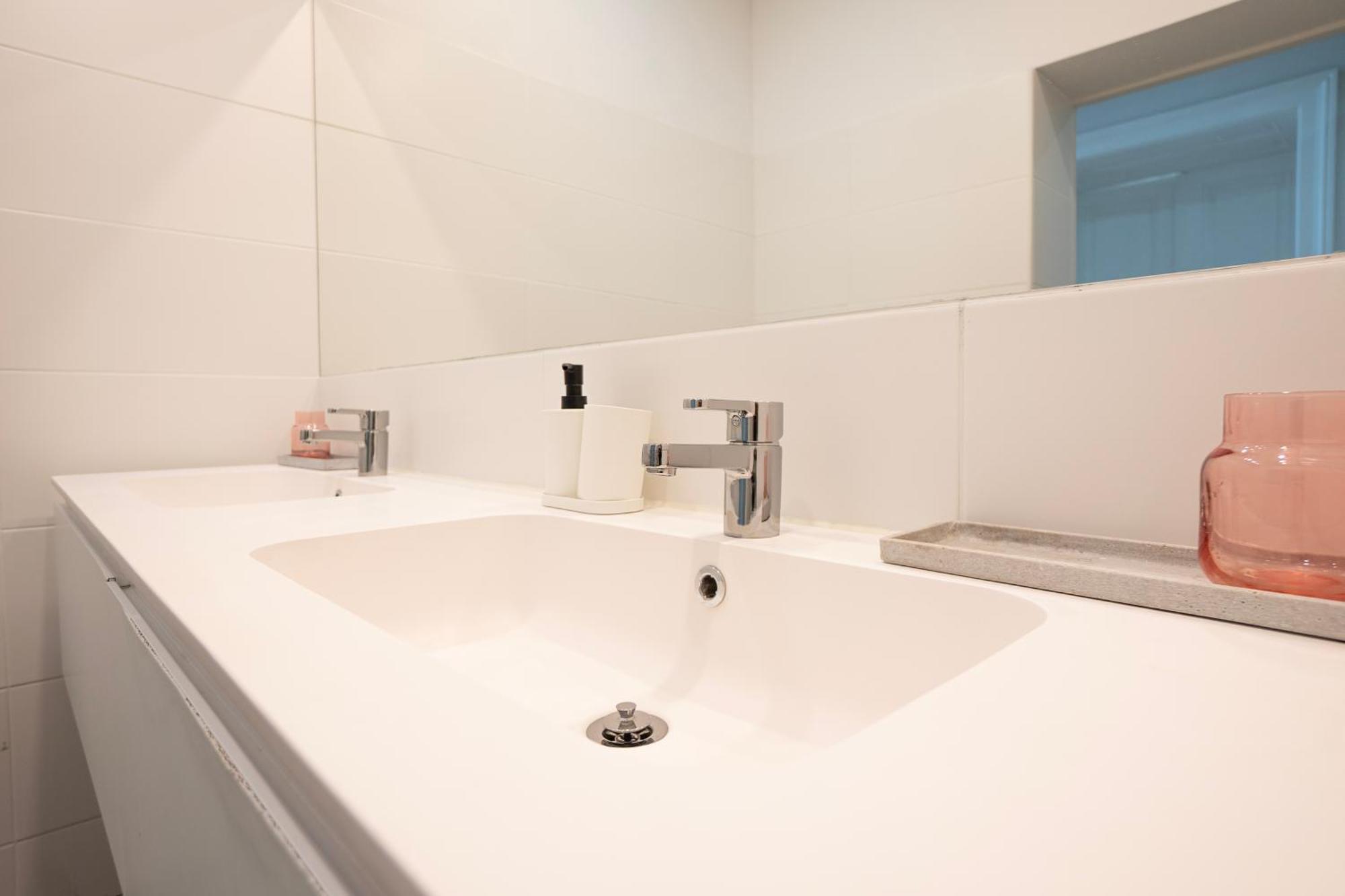 Charming 2-Room Apartment With Balcony, 15 Min To Center Wien Ngoại thất bức ảnh